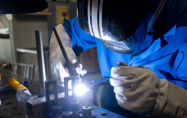 Handwerkliches Arbeiten in der hauseigenen Werkstatt