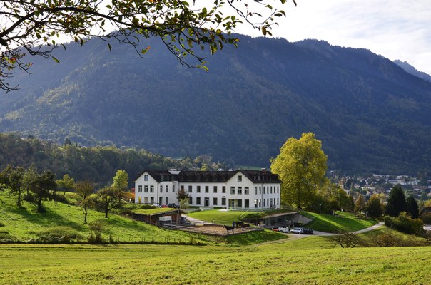 Die Therapiestation Carina behandelt suchtkranke Menschen mit Persönlichkeitsstörungen und Traumafolgeerkrankungen sowie Verhaltenssüchte und Essstörungen.