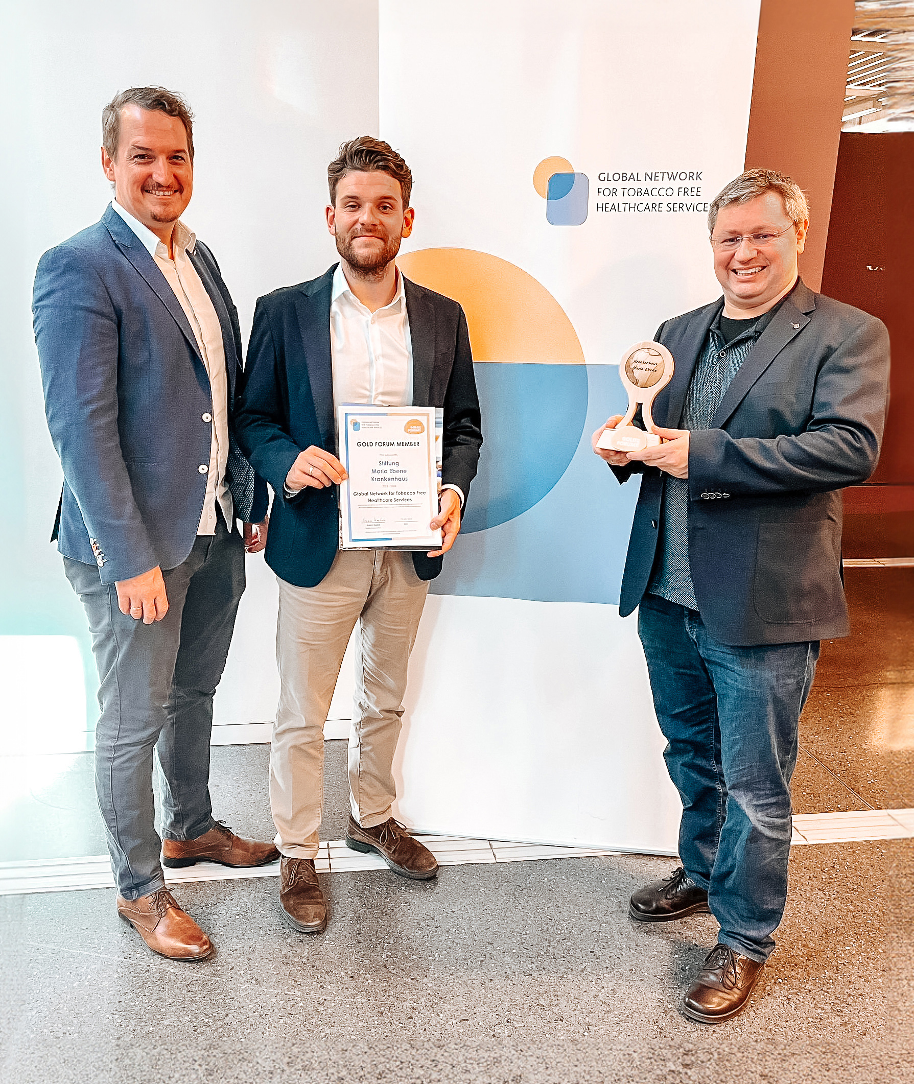 Bild 1_ Gruppenfoto Verleihung in Wien.jpg