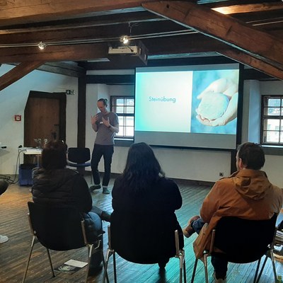 plus Fachnachmittag WS Steinübung CR.jpg